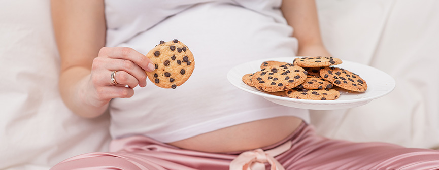 Słodycze w ciąży – na co można sobie pozwolić, a czego unikać?