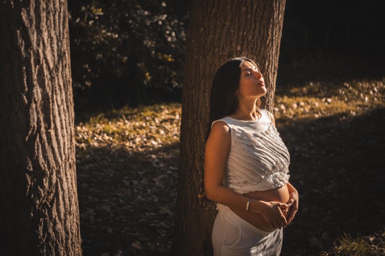 Mindfulness w ciąży – jak uważność pomaga przygotować się do macierzyństwa?
